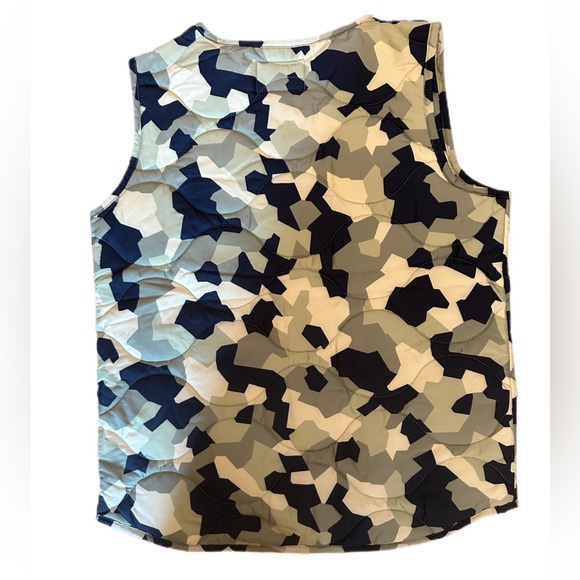 NWT/ Amazon Essentials Puffer Vest/ Size 8 - Picture 2 of 7